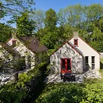 Hébergement de vacances With Sunny Garden Near *