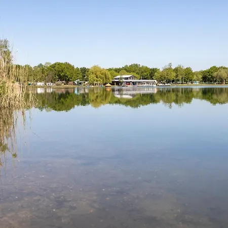 With Sunny Garden Near Casa de Férias *