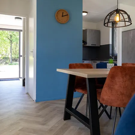 別荘 With Sunny Garden Near Ewijk