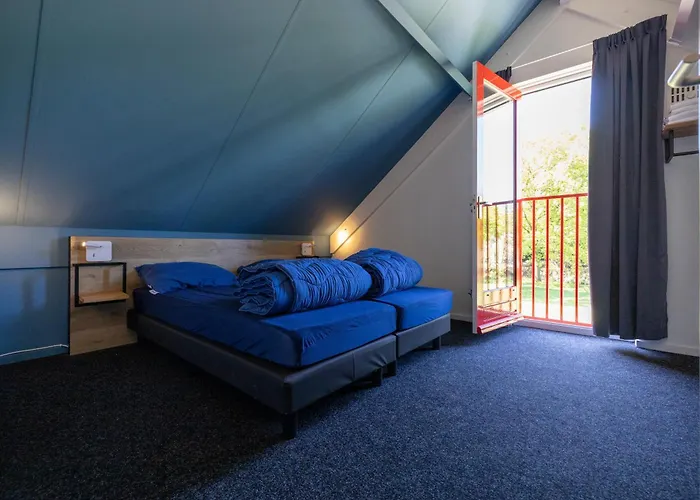 With Sunny Garden Near Vakantiehuis Ewijk