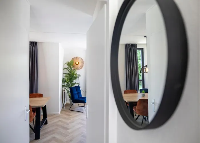 With Sunny Garden Near 別荘