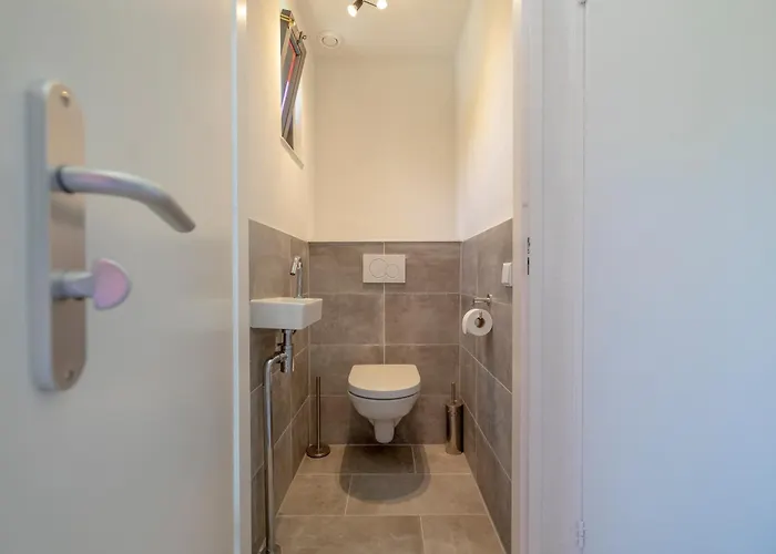 With Sunny Garden Near Сasa de vacaciones